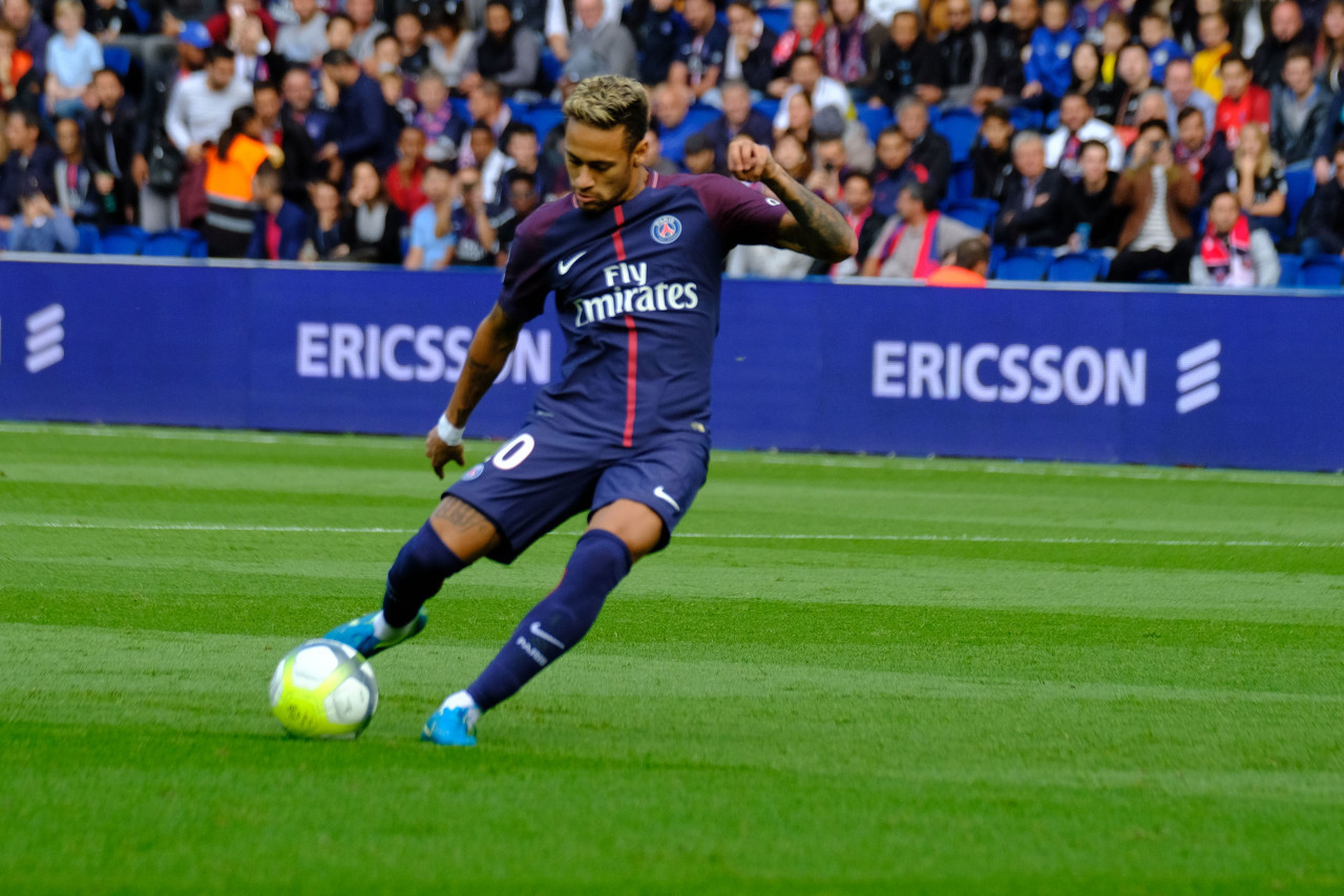 还是那么准！小巴里·布朗连中三记三分球打停山东（三分雨来袭！小巴里·布朗连中三记三分逼停山东队）