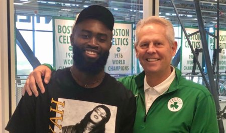 前裁判：球运行轨迹决定比塞克犯规不是红牌；皮奥倒地不是点球（前裁判解读：球路判定比塞克犯规不该红牌，皮奥倒地不判点球）