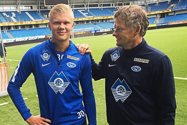 埃梅里两次各项赛事十连胜，是维拉队史首位做到的主帅（埃梅里两度率维拉各项赛事十连胜，成队史首位达成此纪录的主帅）