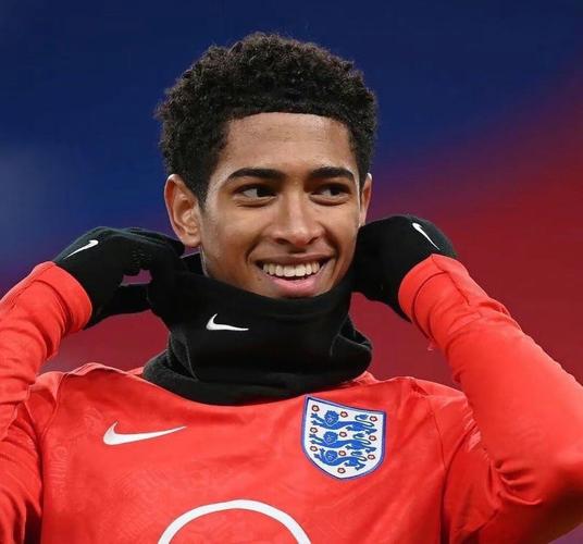 科莫总监：除为帕斯提供比赛与成长环境，我不知道还能做什么（科莫总监：我能做的也只是为帕斯提供比赛与成长环境）