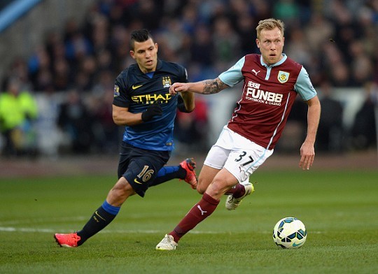 爱德华兹：喷垃圾话能让我进入状态 但你不能一边喷一边却20中5（爱德华兹：垃圾话能帮我找感觉，但别一边开喷一边投成20投仅5中）