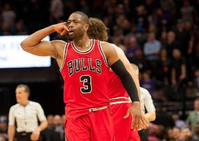 巴特勒半场8中5拿到16分，库里7中2仅5分（半场数据对比：巴特勒8投5中砍16分，库里7投2中仅得5分）