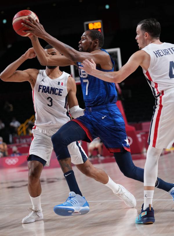 广东激战广州！二飞接班人出现 萨姆纳高级货 杜润旺打铁（广东与广州鏖战：二飞接班人冒头，萨姆纳高质外援，杜润旺手感冰凉）