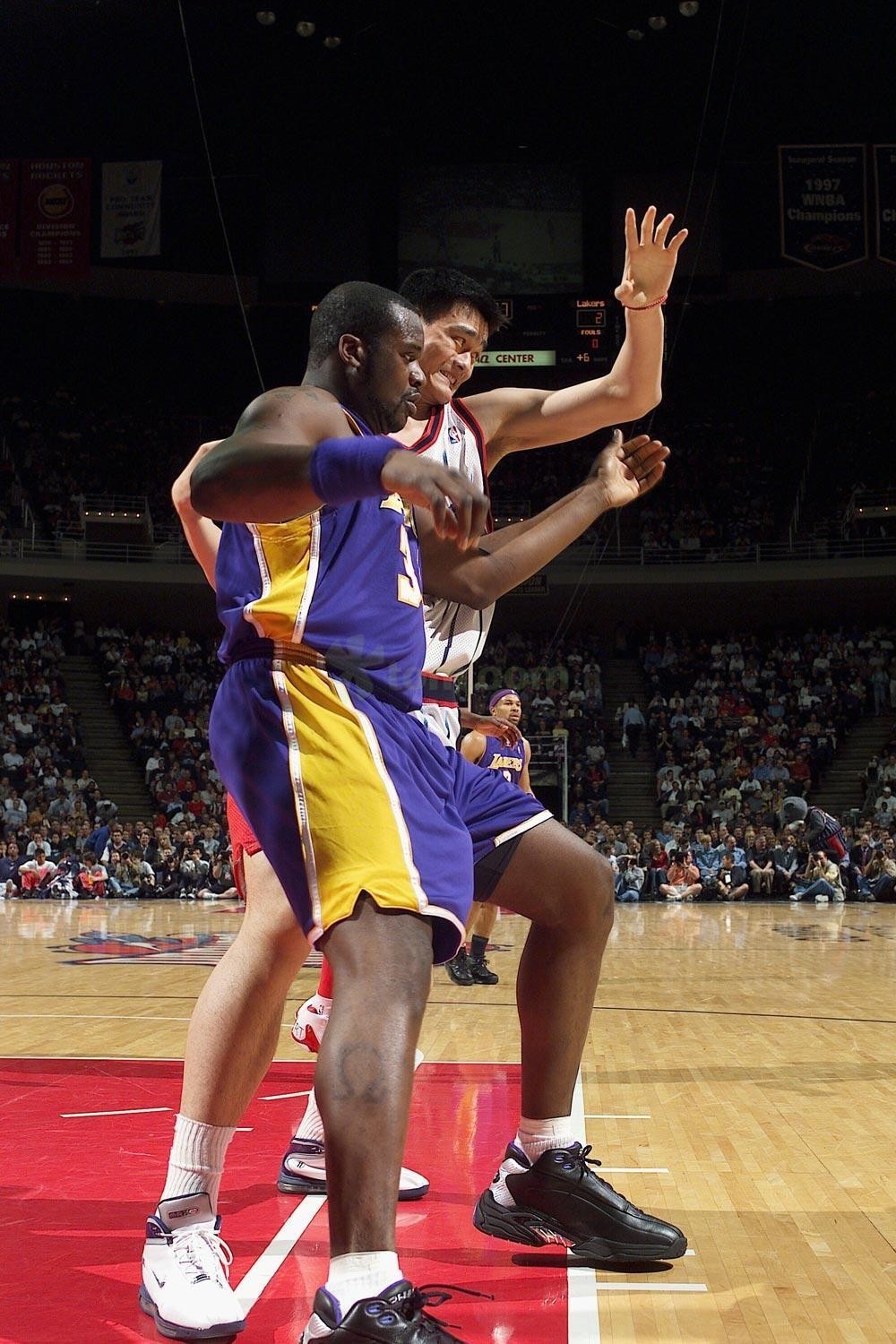 半场战报：罗马0-1那不勒斯，内雷斯反击单刀破门（半场快讯：那不勒斯1-0领先罗马，内雷斯反击单刀建功）