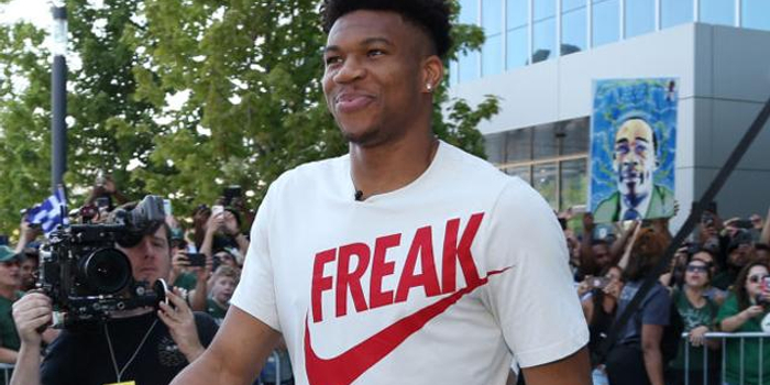 德天空：多特19岁边锋坎贝尔已向俱乐部表示希望在冬窗离队（德媒：多特19岁边锋坎贝尔已告知俱乐部盼在冬窗离队）