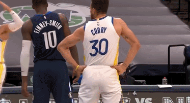 带队三连冠 校史得分王！火花球员里奇亚·杰克逊高中5号球衣退役（从三连冠到校史得分王：火花球员里奇亚·杰克逊高中5号球衣正式退役）