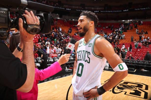 意甲前瞻：AC米兰12场不败有望冲击榜首，拉齐奥客场低迷（意甲前瞻：AC米兰12轮不败冲顶在望，拉齐奥客战乏力）