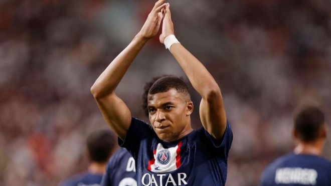 乔纳森-戴维：我可以踢任何位置；一直在训练后进行加练（乔纳森-戴维：位置不设限，训练后坚持加练）