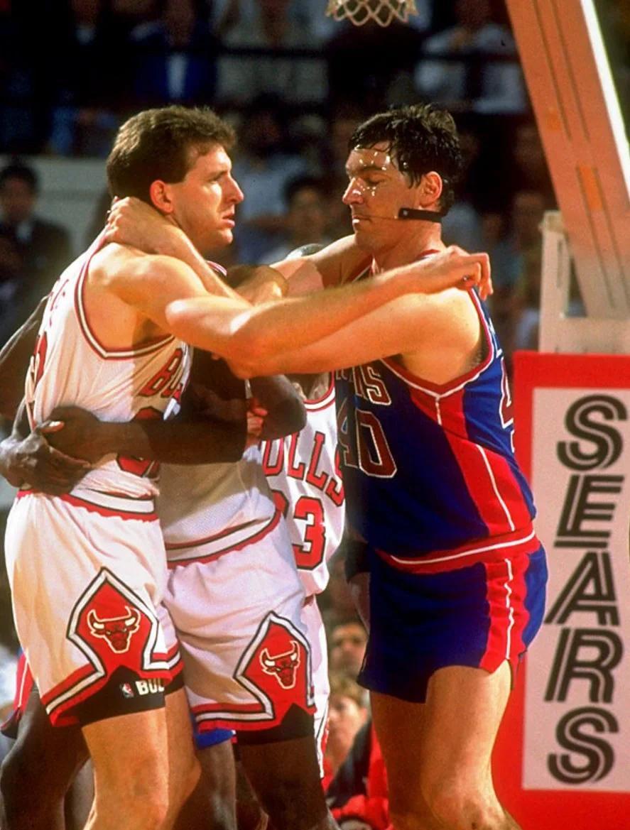 英超半场：米伦科维奇乌龙巴里破门，埃弗顿2-0诺丁汉森林（英超半场战况：巴里破门+米伦科维奇乌龙，埃弗顿暂2-0领先诺丁汉森林）