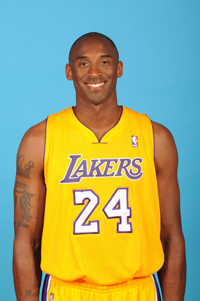 萨拉赫无缘利物浦欧冠名单，斯洛特称俱乐部必须作出回应；此前萨拉赫因未首发炮轰球队（萨拉赫落选利物浦欧冠名单，斯洛特称俱乐部须作出回应；其此前因未获首发曾公开抨击球队）