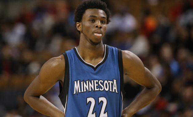 云南玉昆官宣续约赵宇豪徐宏杰 共绘足球新篇章（云南玉昆宣布与赵宇豪、徐宏杰续约 携手开启绿茵新征程）