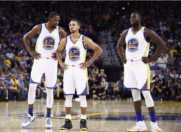 非洲杯对抗激烈精彩不断（非洲杯鏖战正酣，精彩连连）