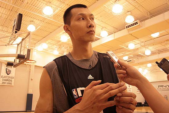 波兰媒体：莱万妻子经常分享跳交际舞的视频，引发了夫妻争吵（波媒称莱万妻子频晒交际舞视频，夫妻为此发生争执）