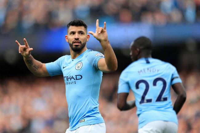 皇马公布欧冠战曼城大名单：姆巴佩带伤入围，一线队后卫仅4人在列（皇马欧冠对阵曼城名单出炉：姆巴佩带伤入选，一线队仅四名后卫可用）